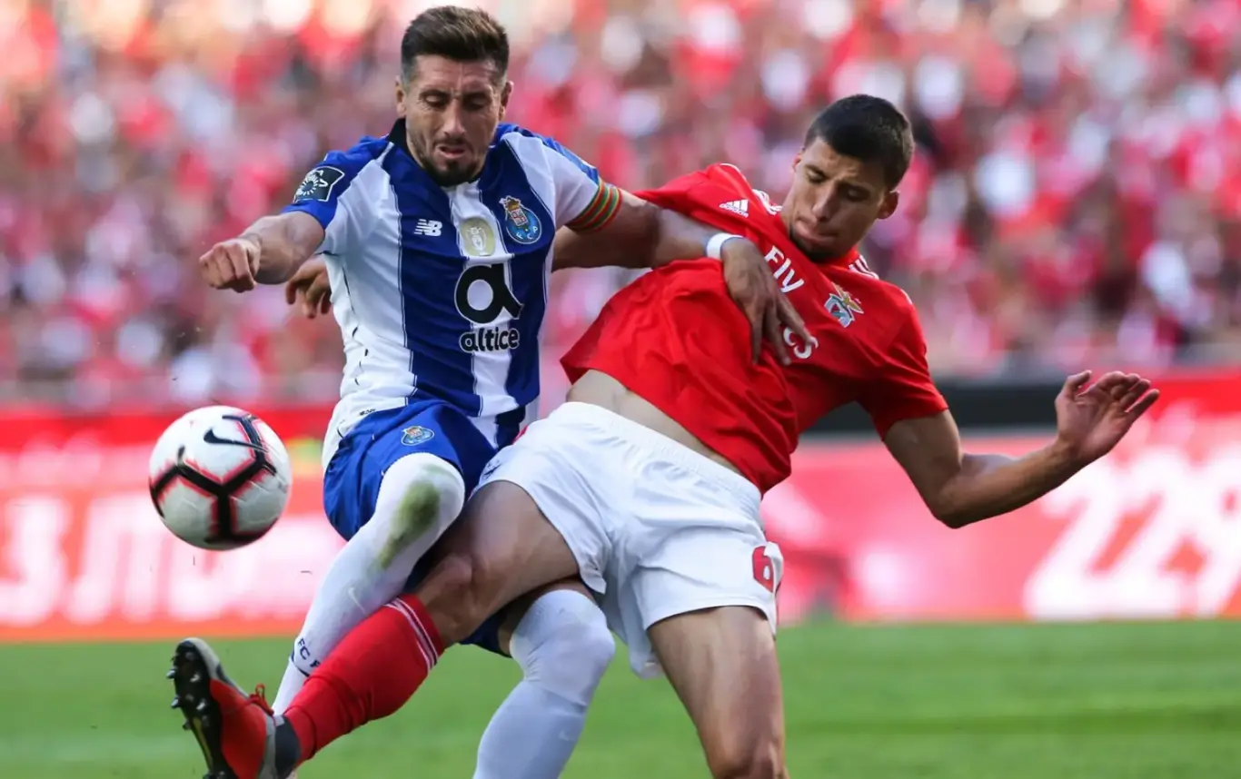 FC Porto versus SL Benfica action shot used on 1xBet Download